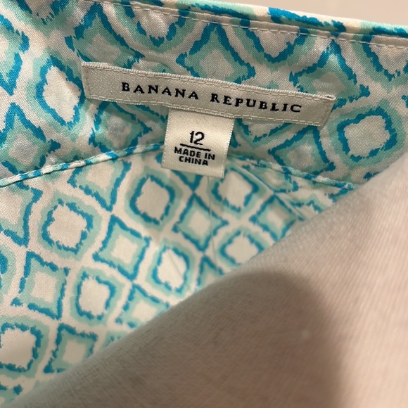 NWT BANANA REPUBLIC Geometric Silk Blouse - Picture 5 of 8